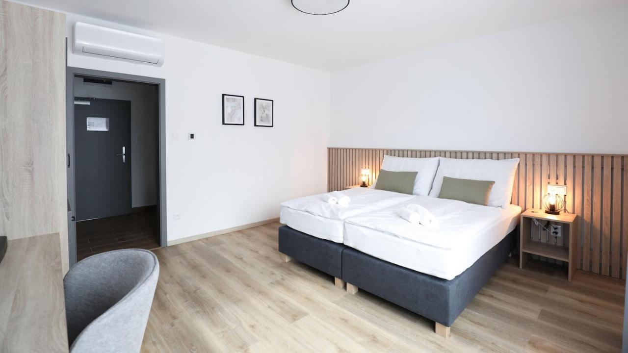 Dubno Eat & Sleep Hotel Nova Dubnica Exterior photo